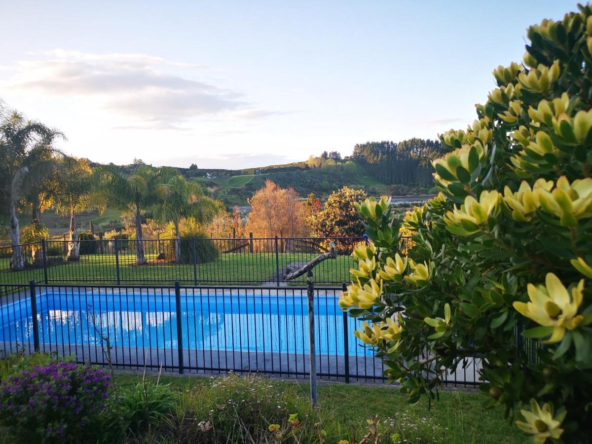 River Side Lodge Whakamarama Экстерьер фото