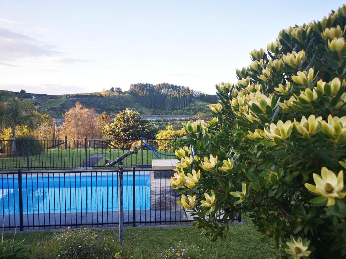 River Side Lodge Whakamarama Экстерьер фото